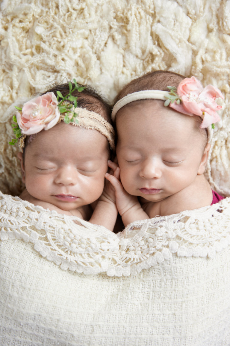 Best twin newborn photo examples for multiples in Philadelphia, Pennsylvania